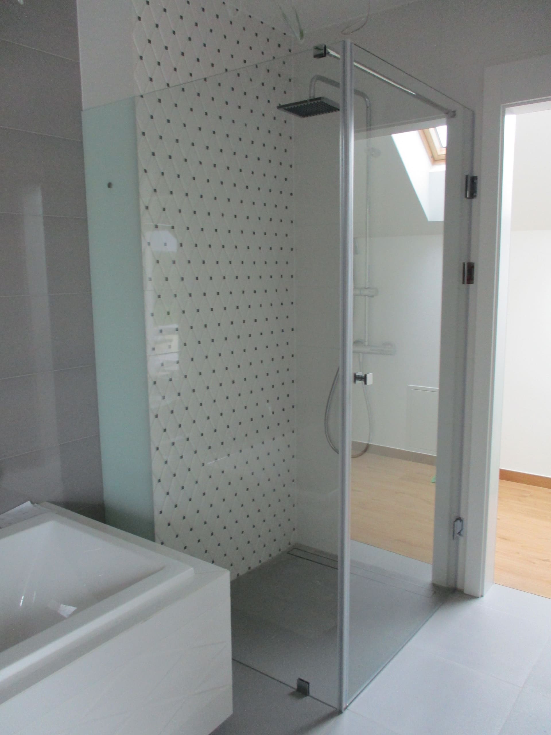 proste rozwiązania dla kabin prysznicowych ze szkła